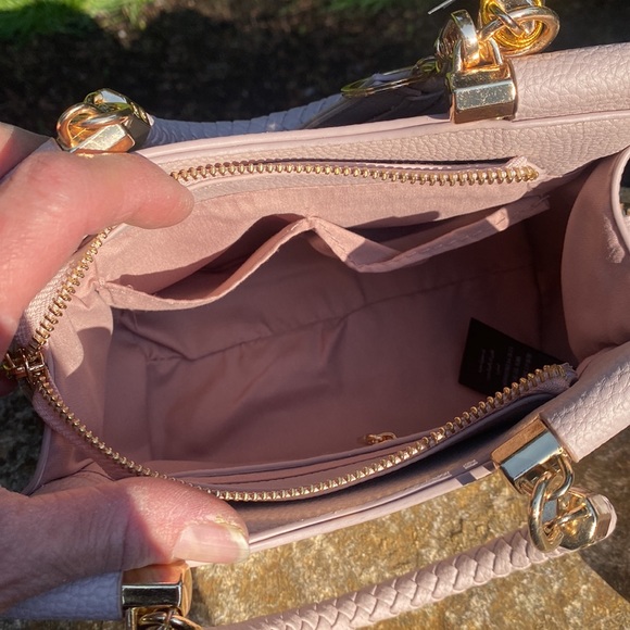 NWT Bebe Fabiola, top handle Crossbody in mauve - Picture 9 of 12